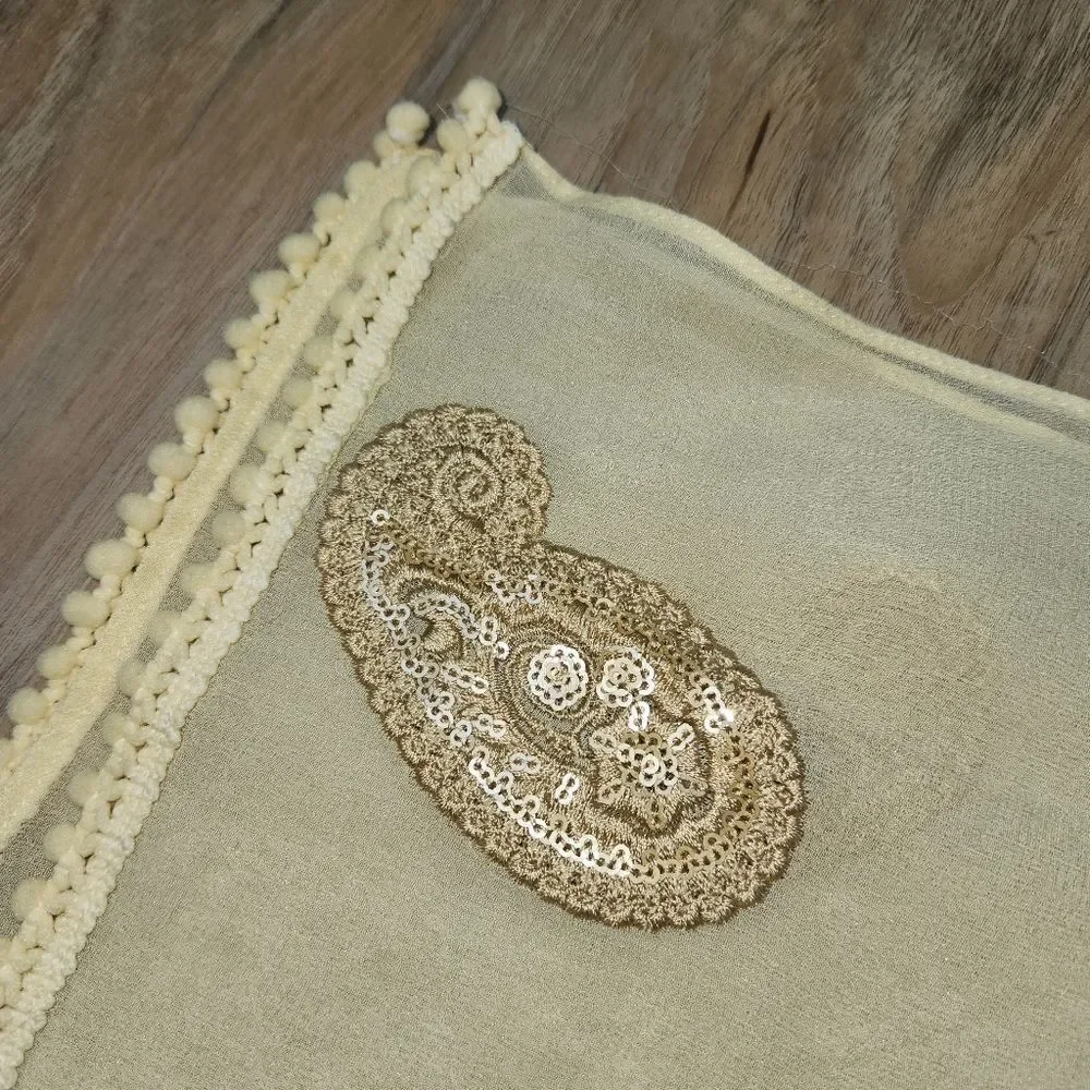 🔺️NWT Cream Embroidered Sequined Paisley Rayon Scarf